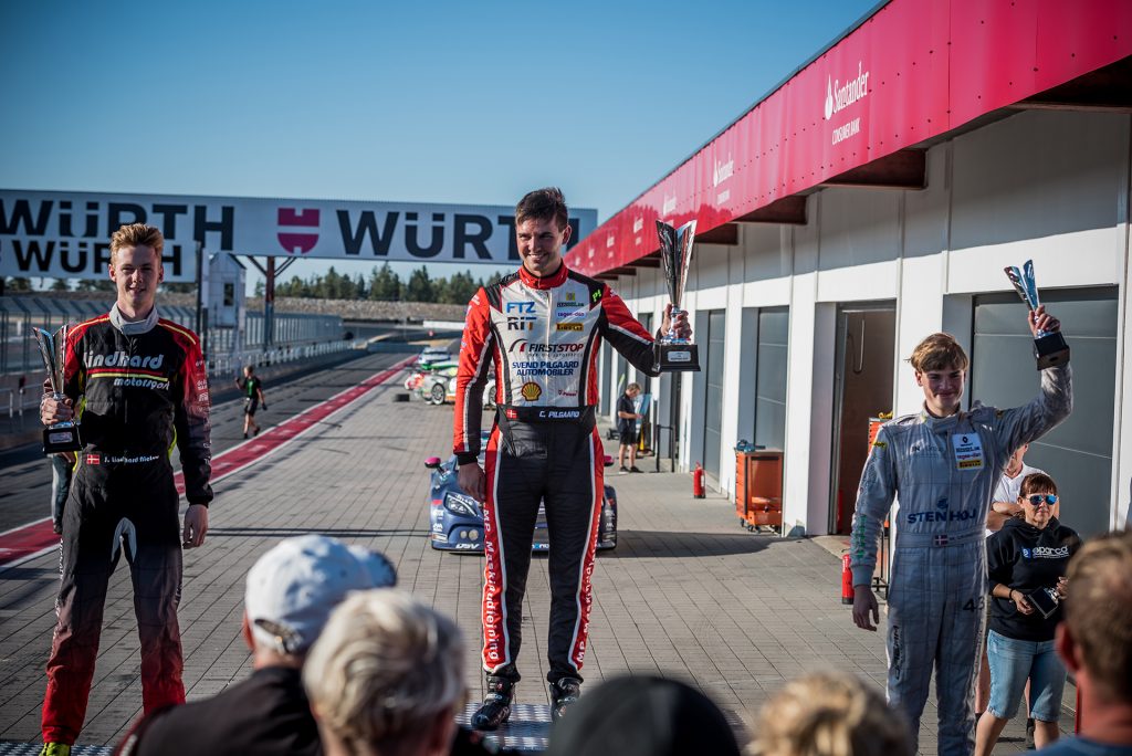 Øverst på skamlen, det er der hvor Casper Pilgaard føler sig bedst tilrette
(Foto: Renault Formel 4 DK)